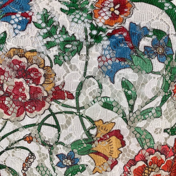 Flying Tomato Lace Floral Blouse - Picture 6 of 6